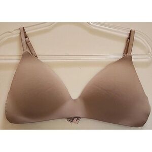 Victorias Secret Bra Womens 34C Beige Adjustable Straps Padded Wireless TShirt